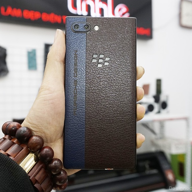 Miếng dán da điện thoai BlackBerry Key 2 – Da bò thật 100% - chính hãng Nét Đẹp Tinh Tế