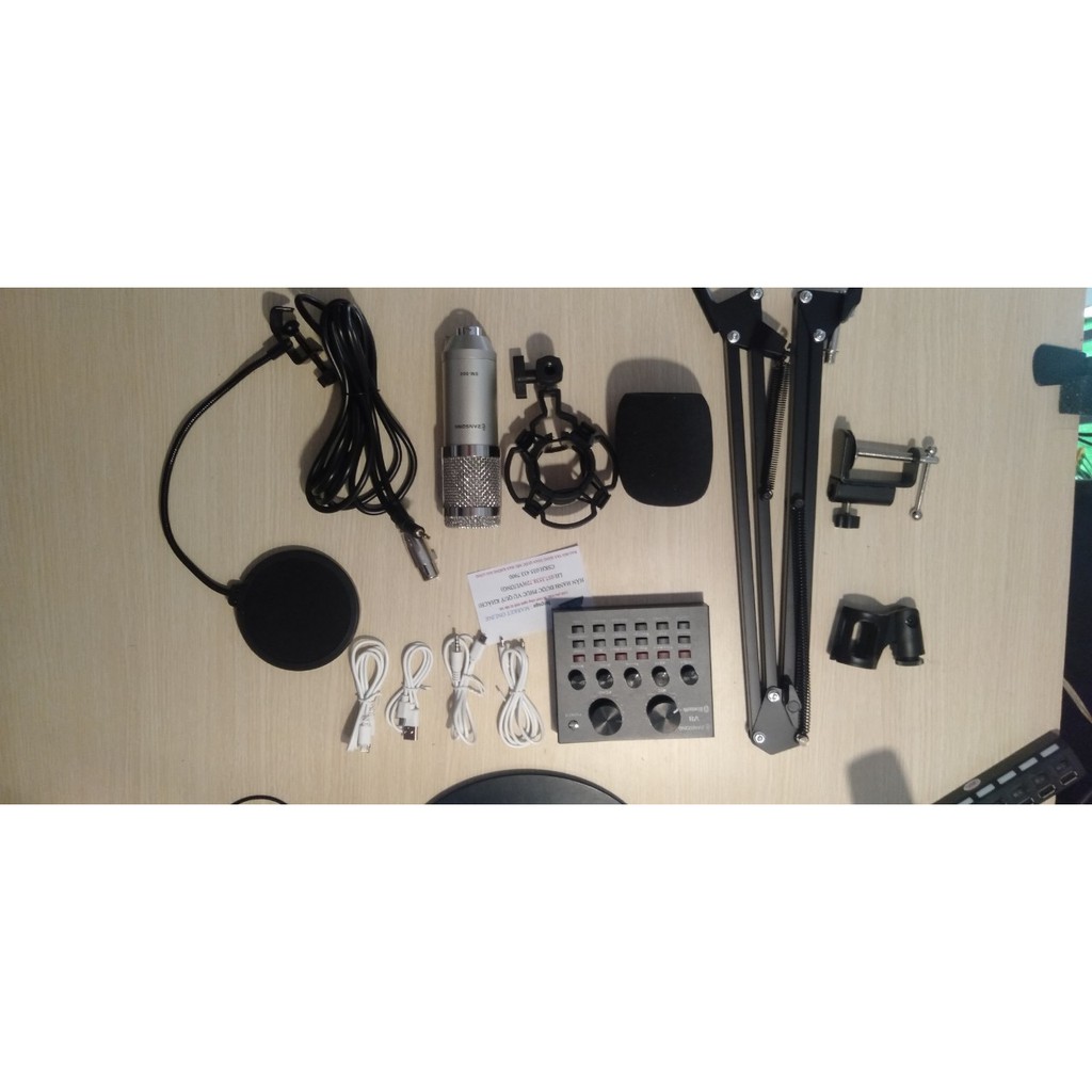 combo souncard v8+mic bm900+màng lọc +kẹp bàn +dây live