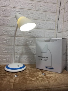 Đèn học chống cận cho bé
