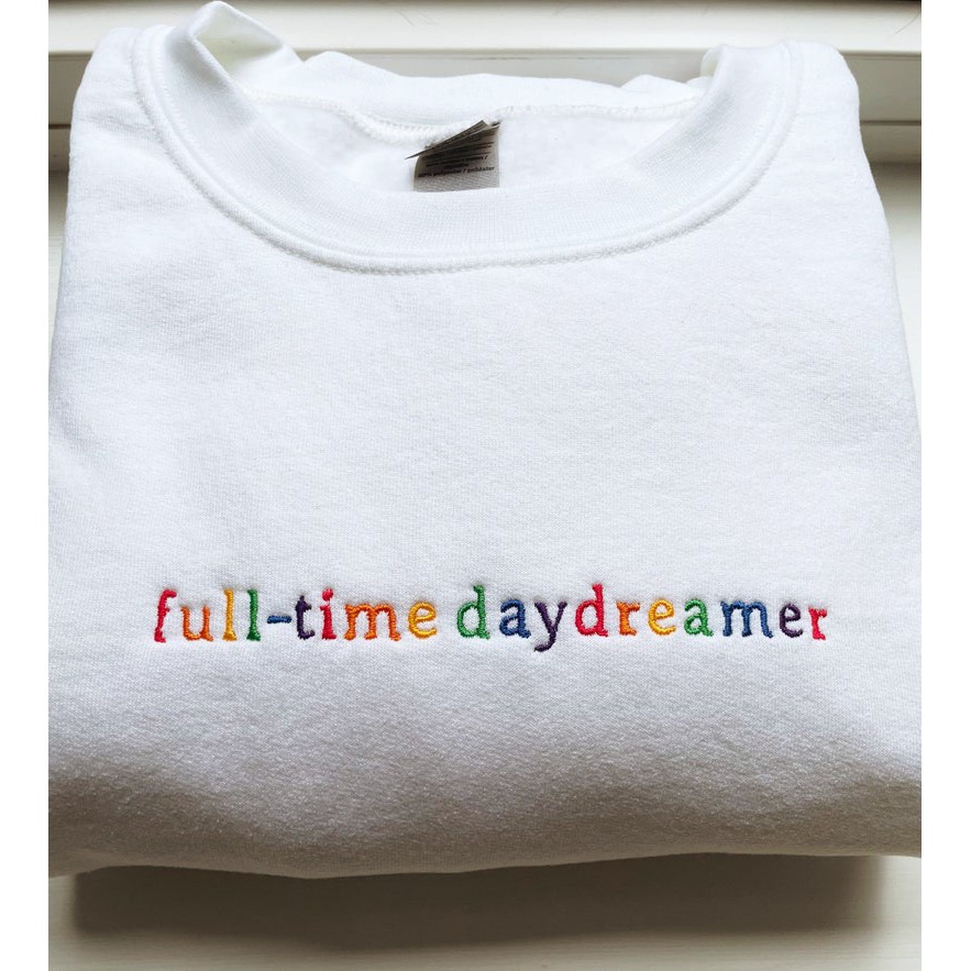 Áo thun thêu cotton unisex Full-time daydreamer