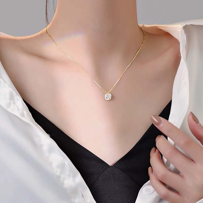 Dây chuyền mặt đá vuông nhỏ
