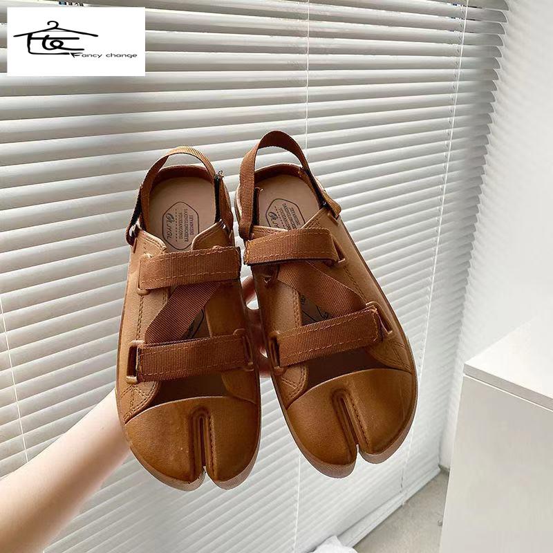 Giày Sandal Thiết Kế Lỗ Thoáng Khí Chống Trượt Thời Trang Đi Biển Năng Động