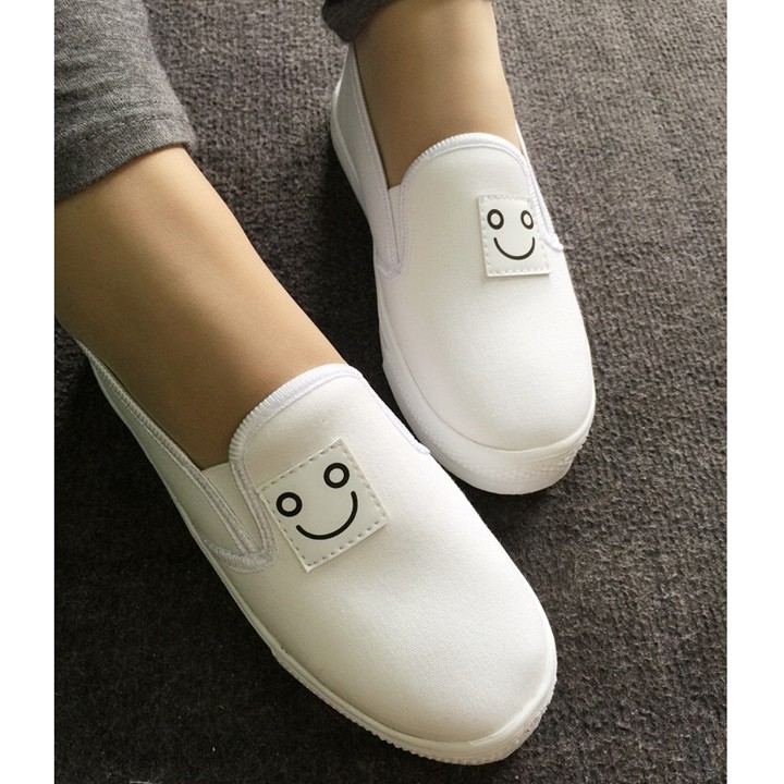 Giày slip on mặt cười màu trắng VV08