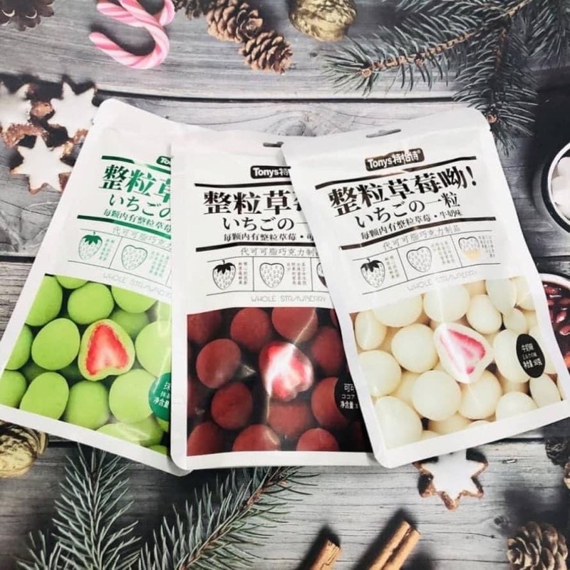 Kẹo socola sữa matcha bọc dâu tây sấy hot hit