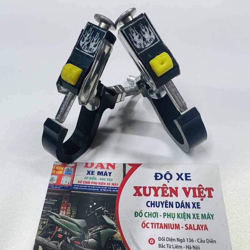 Móc bấm treo đồ xe máy