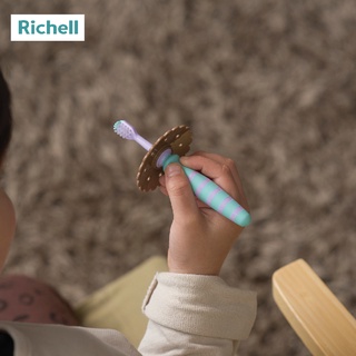 Bàn chải Richell bước 5 T.L.I
