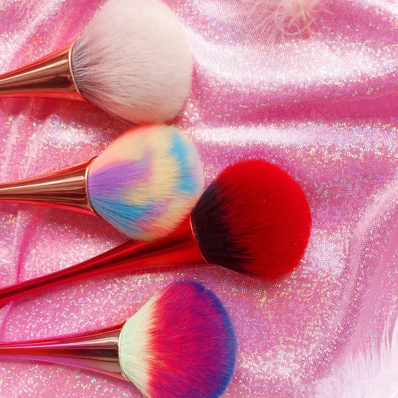 Cọ tán phấn phủ hỗ trợ trang điểm tiện dụng