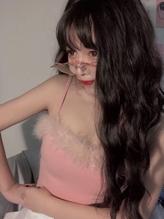 Croptop lông vũ - Chân váy da Pinky