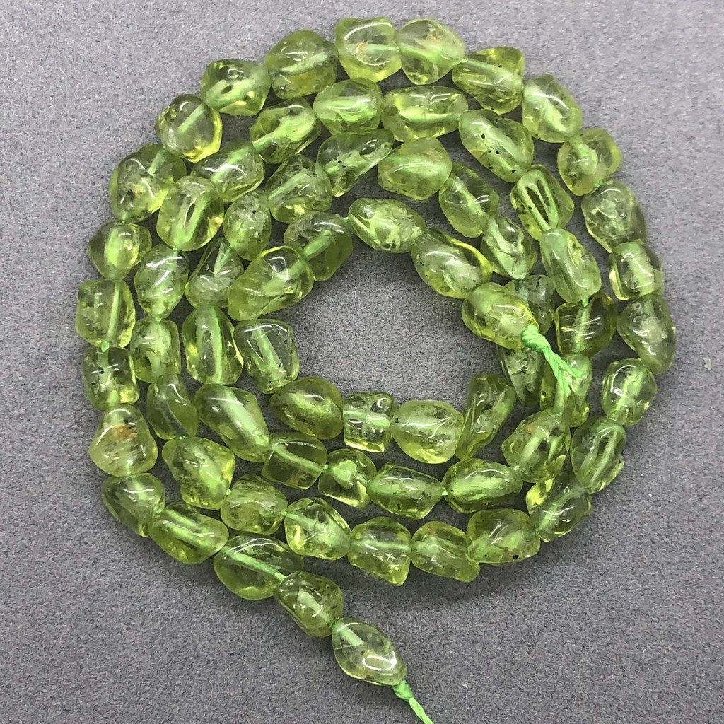 Dây chuỗi hạt đá màu xanh lá tự nhiên bất đối xứng