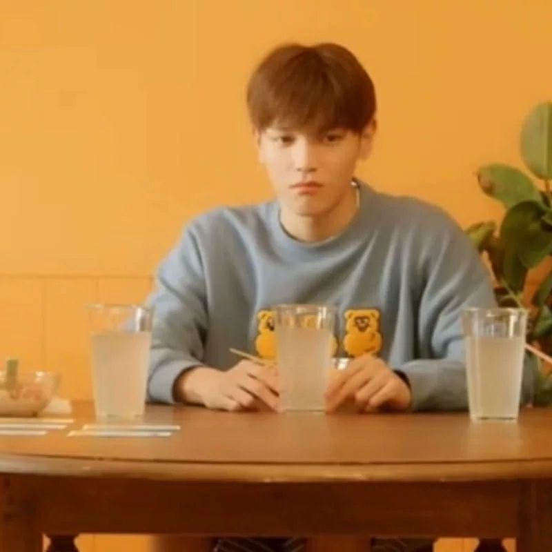 Áo nỉ da cá in hình gấu Slowacid giống NCT 127 Taeyong và Haechan