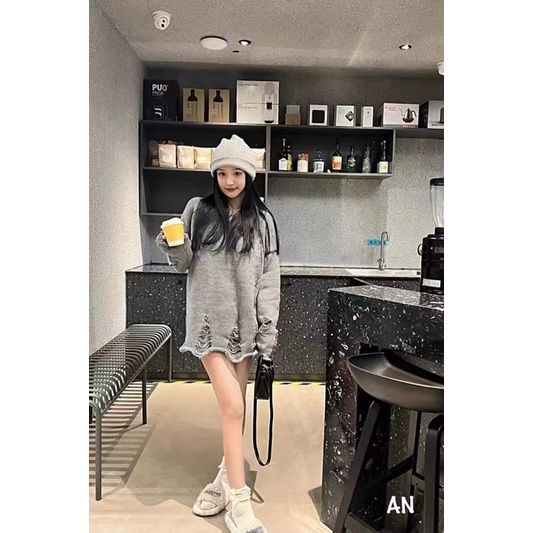 Áo nỉ rách Chrom Heart dành cho các cô nàng cá tính