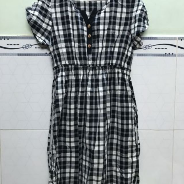 Thanh lý đầm bầu còn rất mới giá hạt dẻ