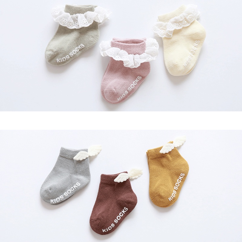 Set 3 Đôi Vớ Chống Trượt In Hình Dễ Thương Cho Bé