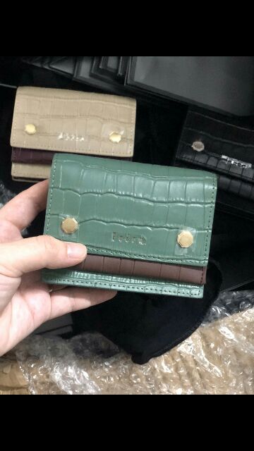 Ví nữ hai khuy vân da cá sấu Full Hộp Full tag đủ 3 màu | BigBuy360 - bigbuy360.vn