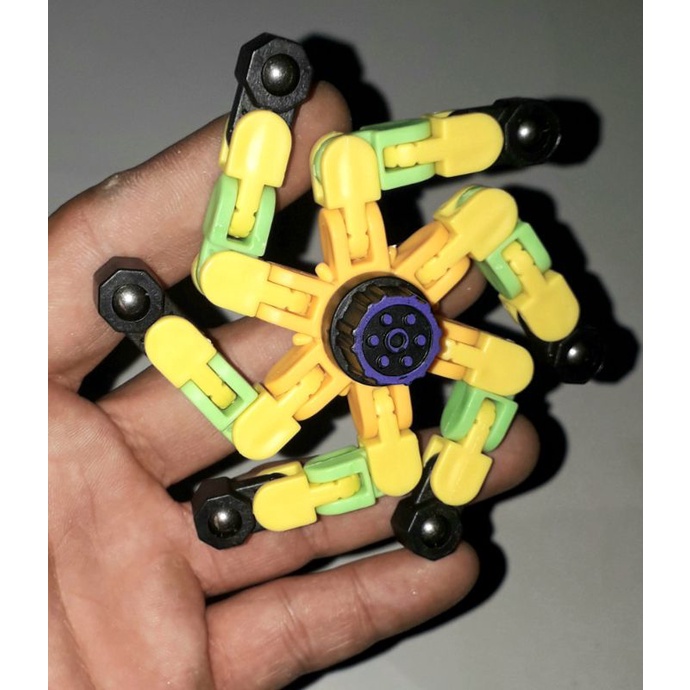 Một con quay spiner 6 cánh có thể xếp hình bằng nhựa xả stress thế hệ mới