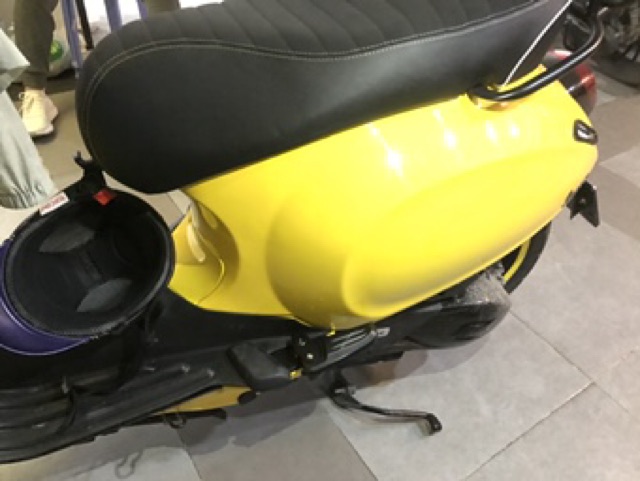 GÁC CHÂN SAU VESPA KÈM QUÀ TẶNG BỌC CHÌA HOẶC LOGO VESPA