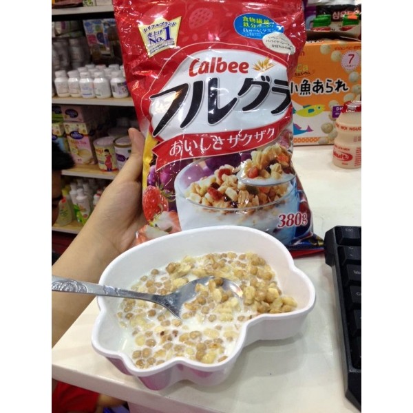 NGŨ CỐC HOA QUẢ SẤY KHÔ CALBEE NHẬT BẢN