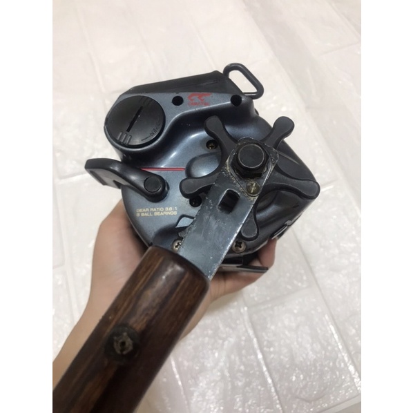 Máy câu biển nội địa tay phải