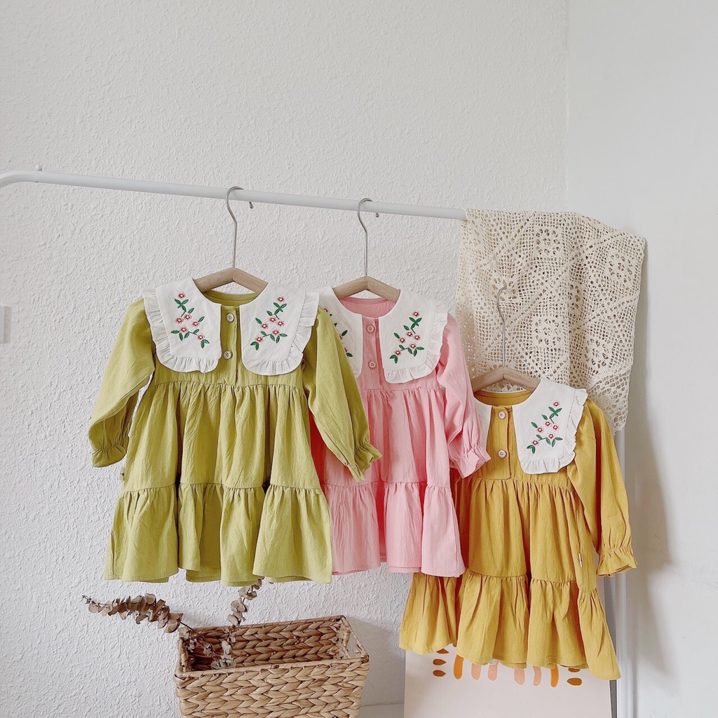 Váy thu chất thô cara mềm, cổ trắng viền bèo thêu hoa cho bé gái 1-5 tuổi (Mã 220502)