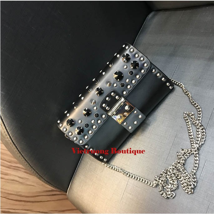 Clutch nữ cầm tay đinh tán