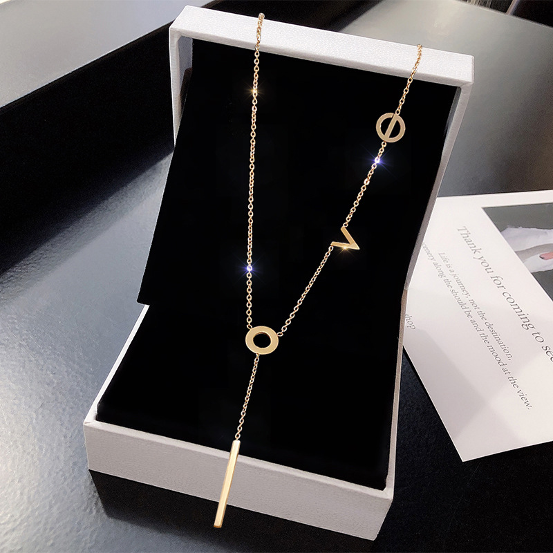 Vòng cổ thép titan mạ màu vàng hồng 18k mặt hình chữ love phong cách Hàn Quốc