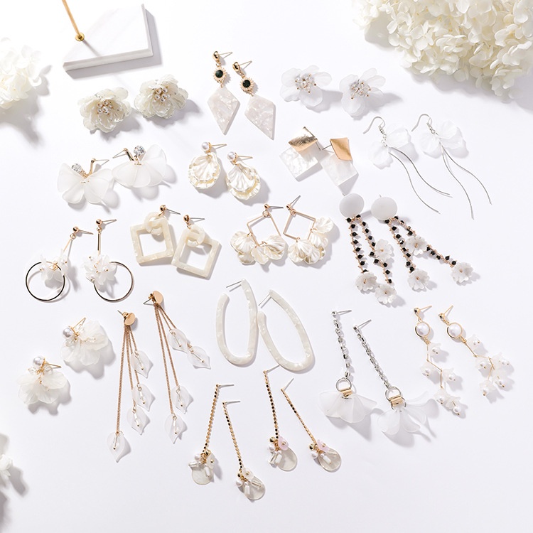 Bông tai khuyên tai tone màu trắng sang chảnh dành cho nữ