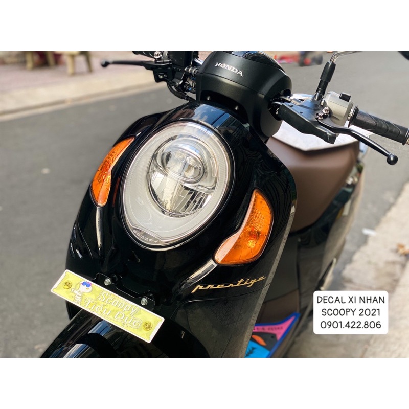 Decal Xi Nhan đèn trước Scoopy 2021