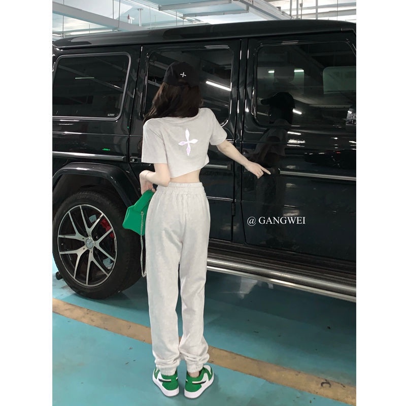 Set Áo Lửng Màu Xám Phản Quang Kèm Quần Legging Lưng Cao Thời Trang Cho Nữ