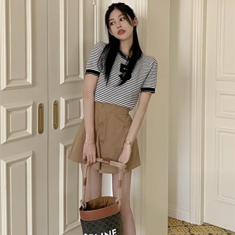 Áo Dệt Kim Ngắn Tay Cổ Tròn Ôm Dáng Họa Tiết Kẻ Sọc Màu Sắc Tương Phản Trẻ Trung