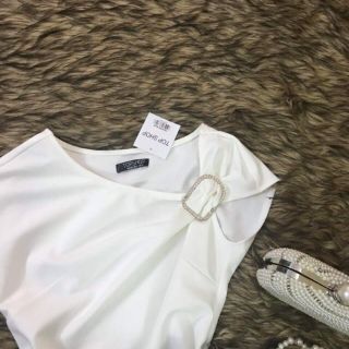 Sét áo + chân váy lệch vai