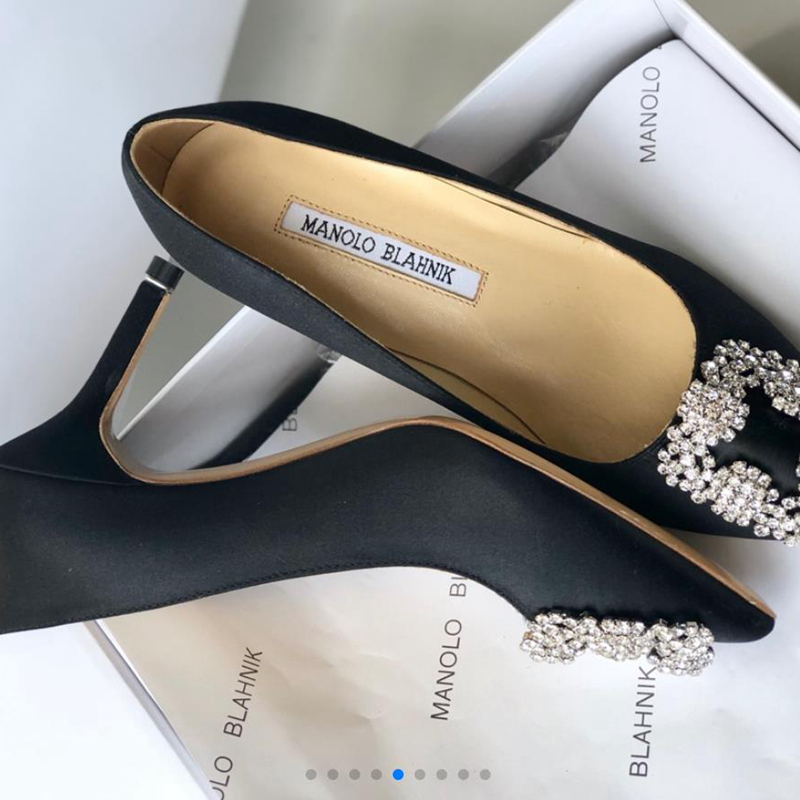 Giày Cao Gót Mũi Nhọn Màu Đen Đính Đá Phong Cách Hàn Quốc