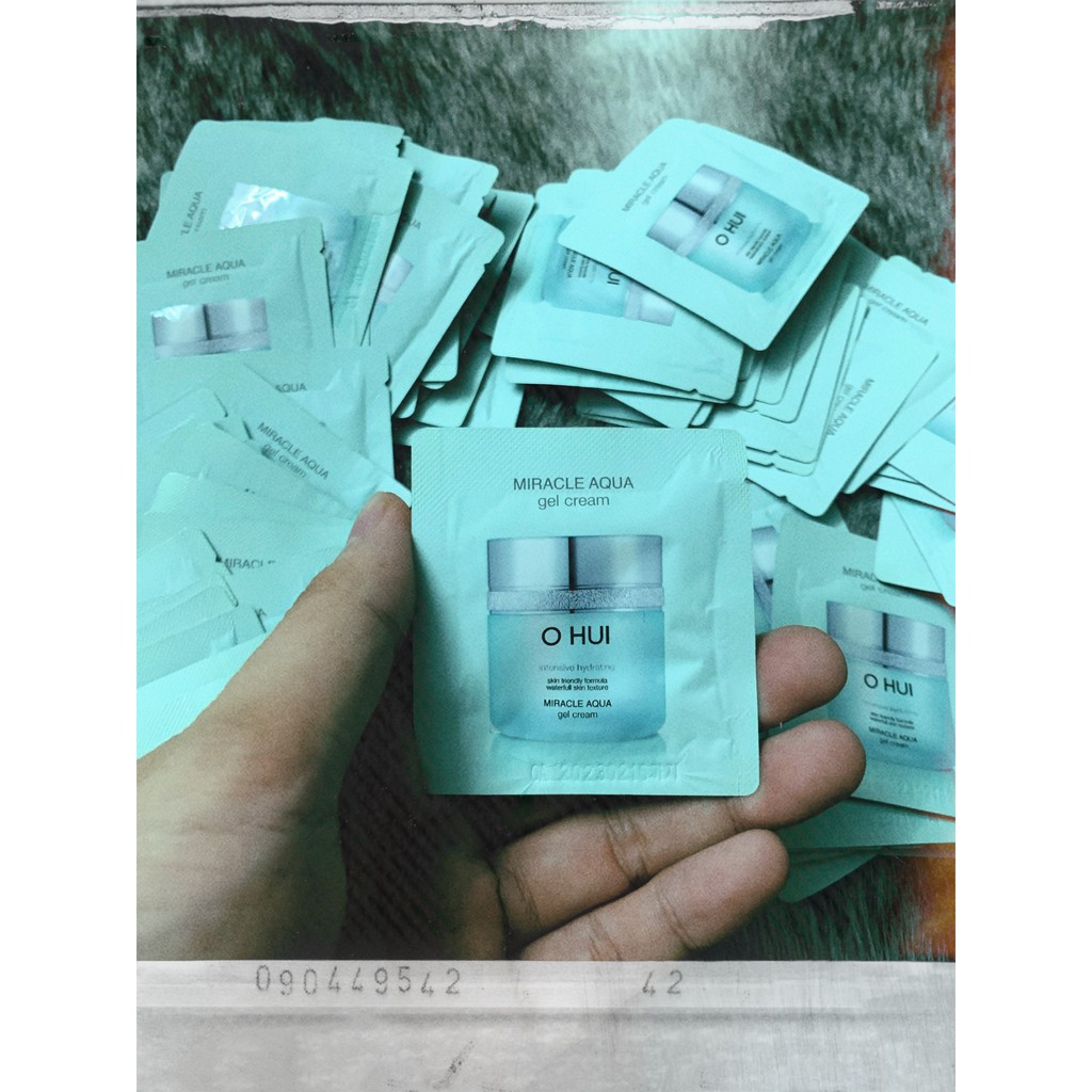 KEM DƯỠNG ẨM CHO DA DẦU THIẾU SỨC SỐNG OHUI MIRACLE AQUA GEL CREAM SAMPLE
