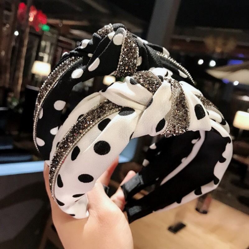 Cài Nữ Thời Trang Chấm Bi, Viền Đá Lấp Lánh, Cổ Điển Pha Hiện Đại -- SUBO SHOP