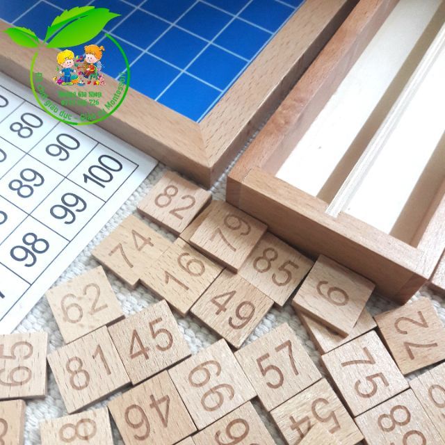 Bảng 100 Montessori kèm khay đựng số và bảng kiểm soát (Hundred Board)