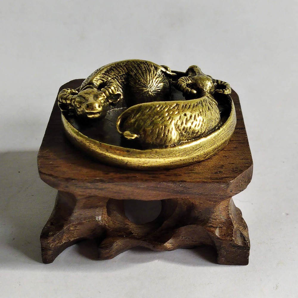 Trâu âm dương bằng đồng làm phụ kiện bàn trà, trang trí bàn làm việc, làm quà tặng, làm chặn giấy | BigBuy360 - bigbuy360.vn