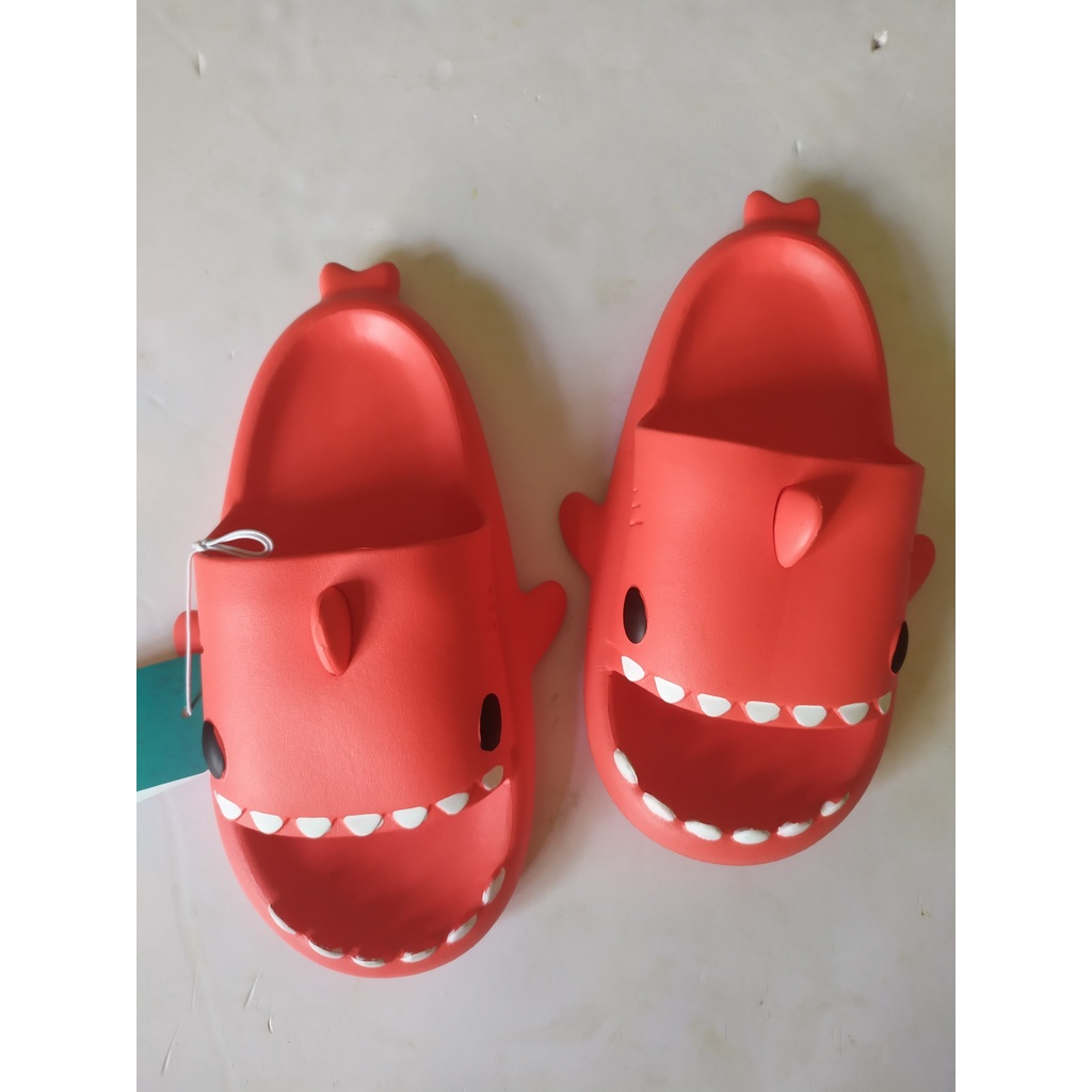Dép cá mập Crayons hot trend cho bé