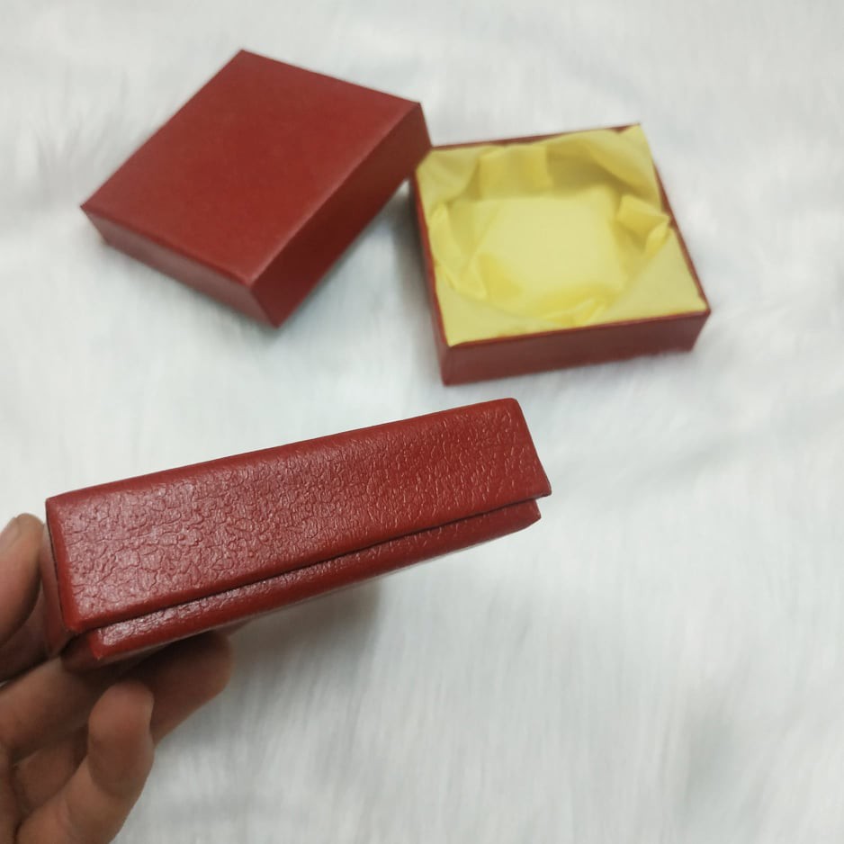 Hộp Đựng Vòng Tay Bọc Giả Da Cao Cấp 9*9*2.5