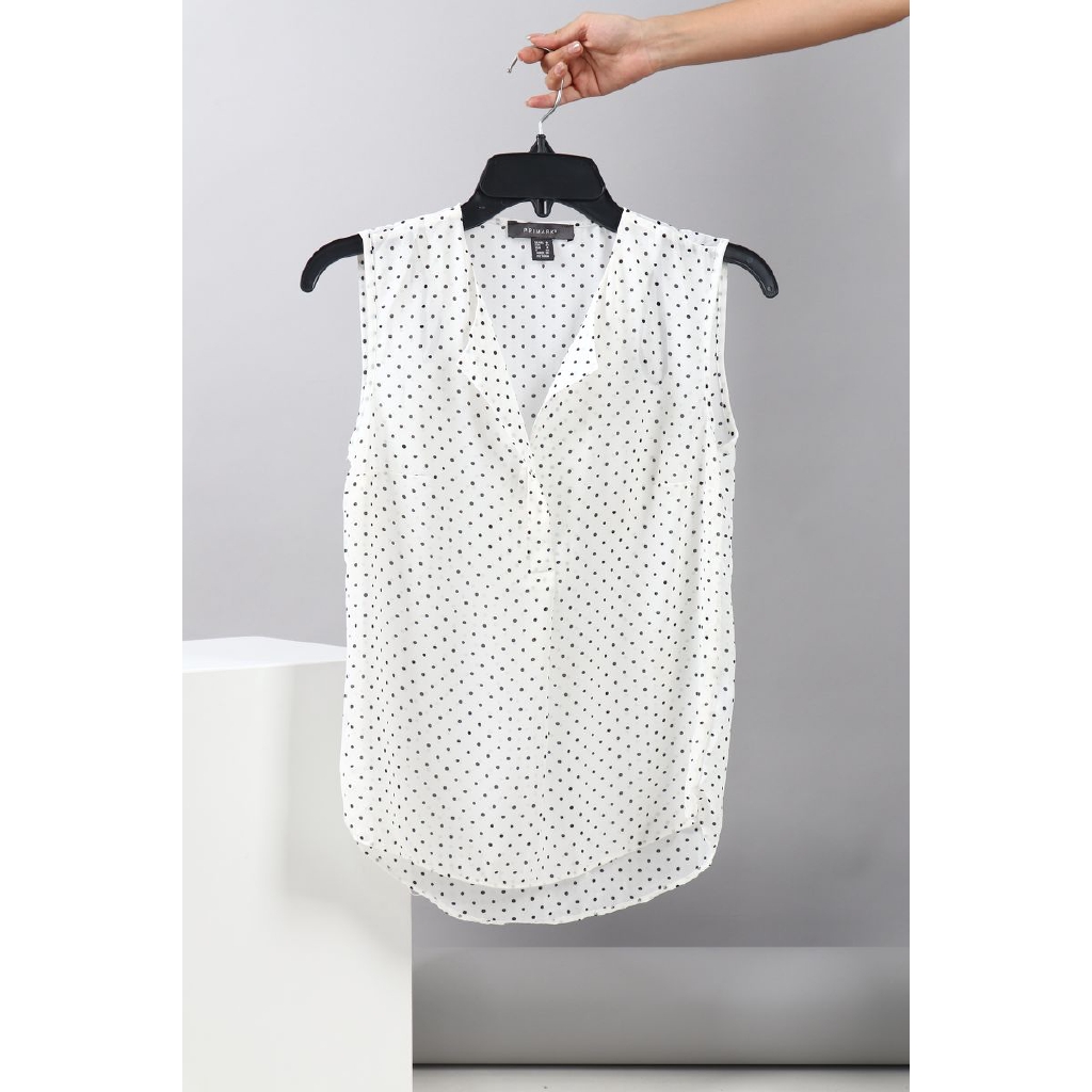 Áo sát nách cổ V nhiều họa tiết PR1MARK