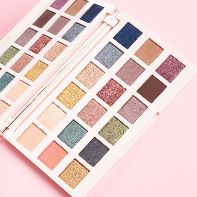 [ Ciate London ]EDITOR PALETTE - NEW ENGLAND&lt;br&gt;18 PIECE EYESHADOW PALETTE