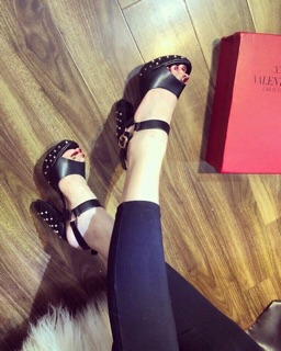 SALE Sandal vltn đinh tán hàng quảng châu fullbox