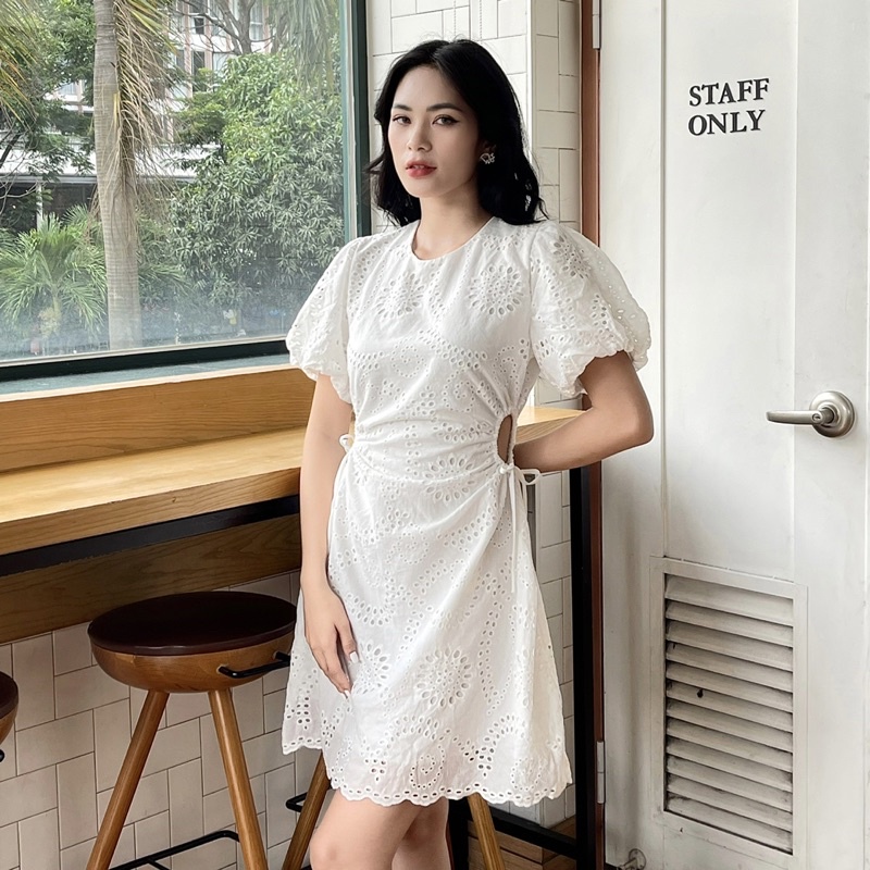 Đầm dáng ngắn cutout eo tay phồng dáng ngắn xô thêu hồng / trắng - Audrey Studio