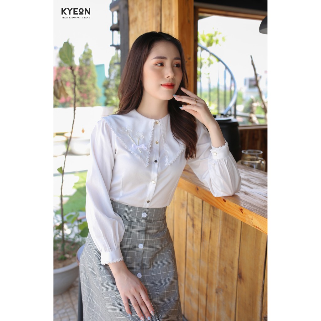 Chân váy thời trang nữ Kyeon cotton kẻ đính khuy trắng thanh lịch KV004