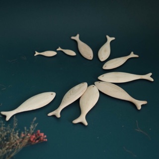 Cá gỗ handmade trang trí nhà cửa, cá gỗ mộc các cỡ tô màu sáng tạo