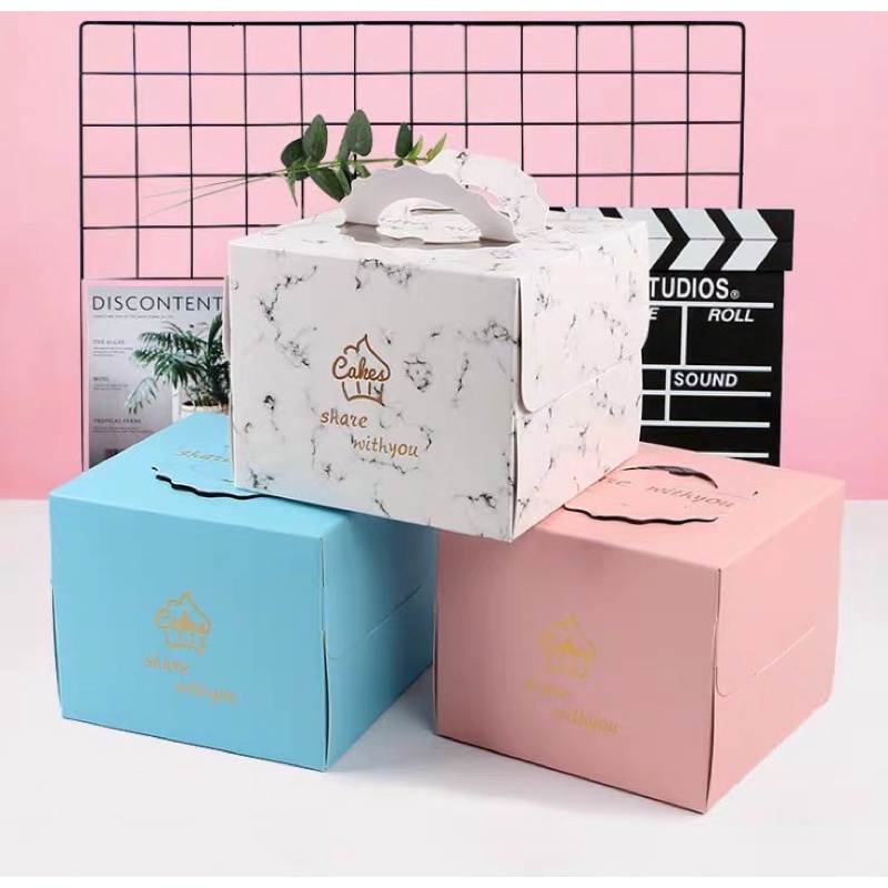 Hộp giấy đựng bánh kem share with you