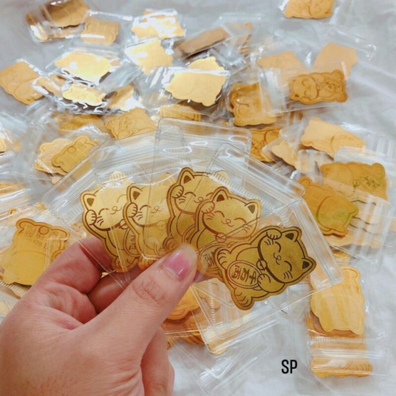 Miếng Dán Điện Thoại Mèo Thần Tài màu Vàng - có sẵn keo