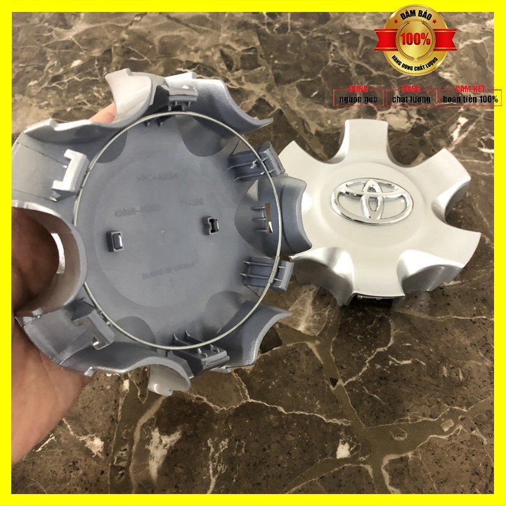 Logo chụp mâm, ốp lazang bánh sau xe ô tô Toyota Fortuner 2005-2011 và Toyota Hilux 2008-2012 TY-088