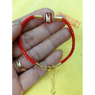 vòng tay chỉ đỏ