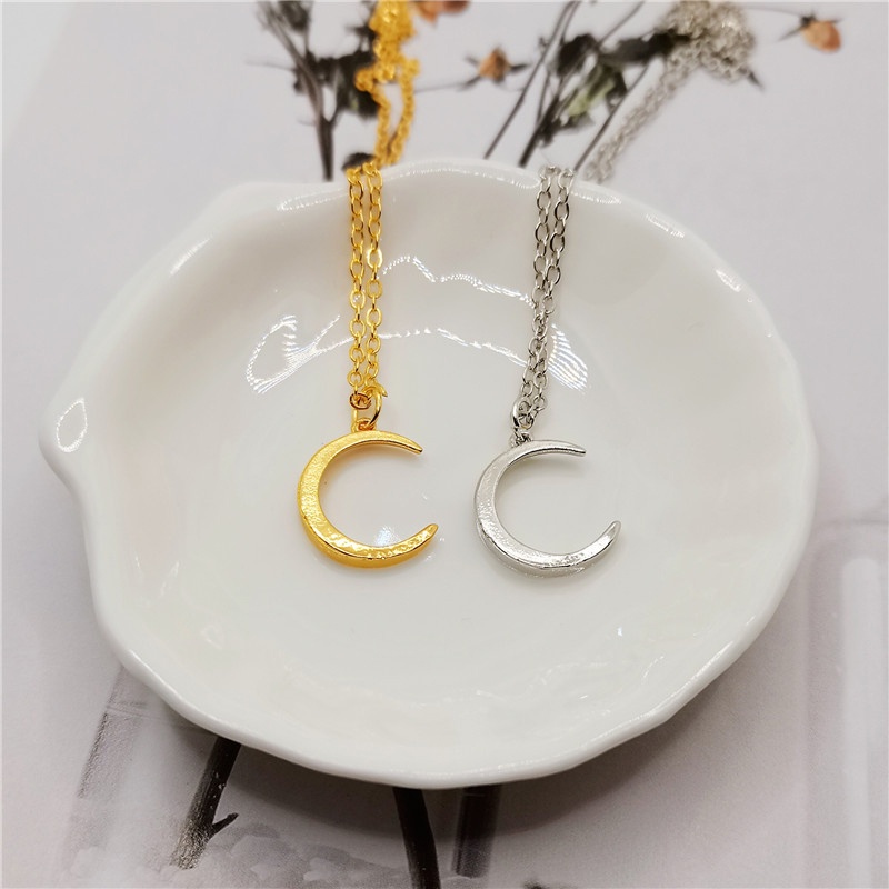 Dây chuyền thời trang mặt hình mặt trăng đơn giản dễ phối đồ cho nữ
