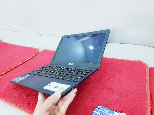 Laptop mini asus x205 cực đẹp cực mỏng nhẹ | BigBuy360 - bigbuy360.vn