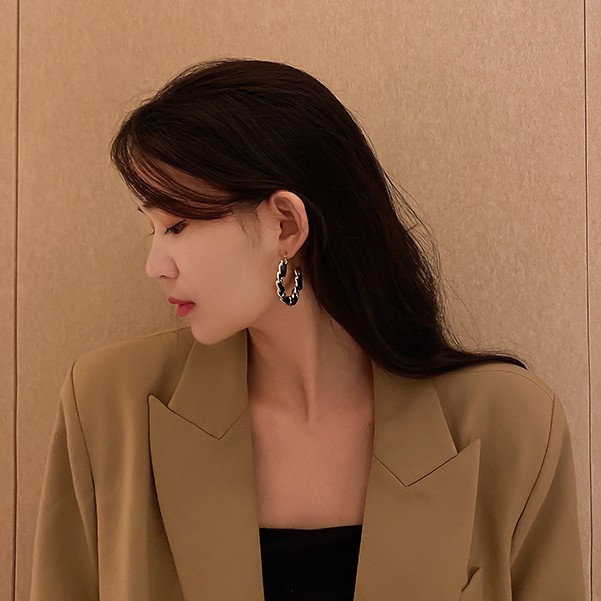 Khuyên tai hiệu xích phối dây da nhân tạo đen cực ngầu KT236